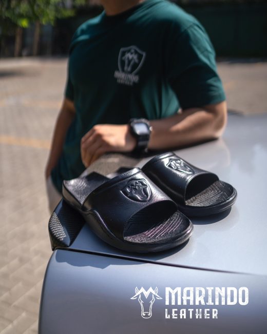 Marindo Leather Slidder: Keanggunan dan Kekuatan dalam Setiap Langkah